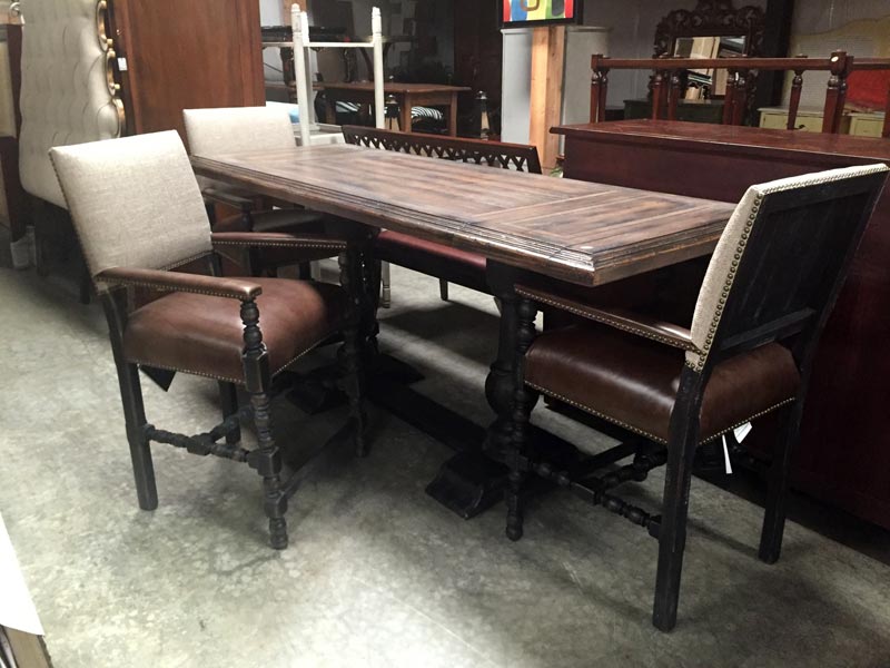 Stylish Dining Room Table and Chairs